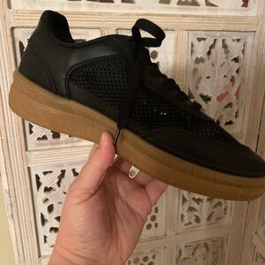 Nicole Miller New York’s Vargas Black Mesh Sneakers, Women’s 7-1/2, Brand New